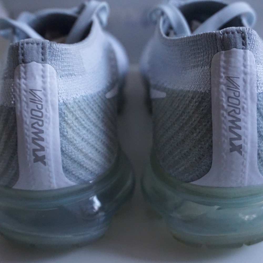 NIKE | WOMEN'S NIKE AIR VAPORMAX FLYNIT - Picture 5 of 13